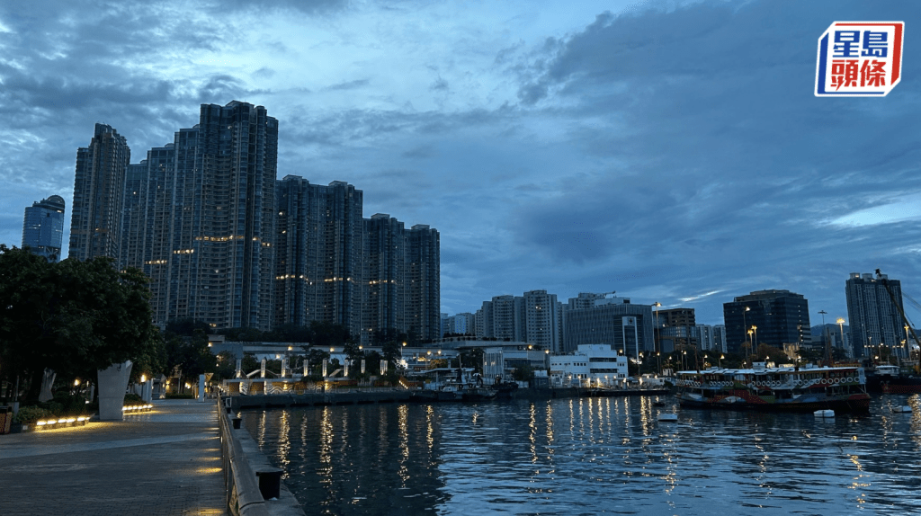 天文台預測本港今日間中有驟雨及狂風雷暴 日間最高氣溫約30度