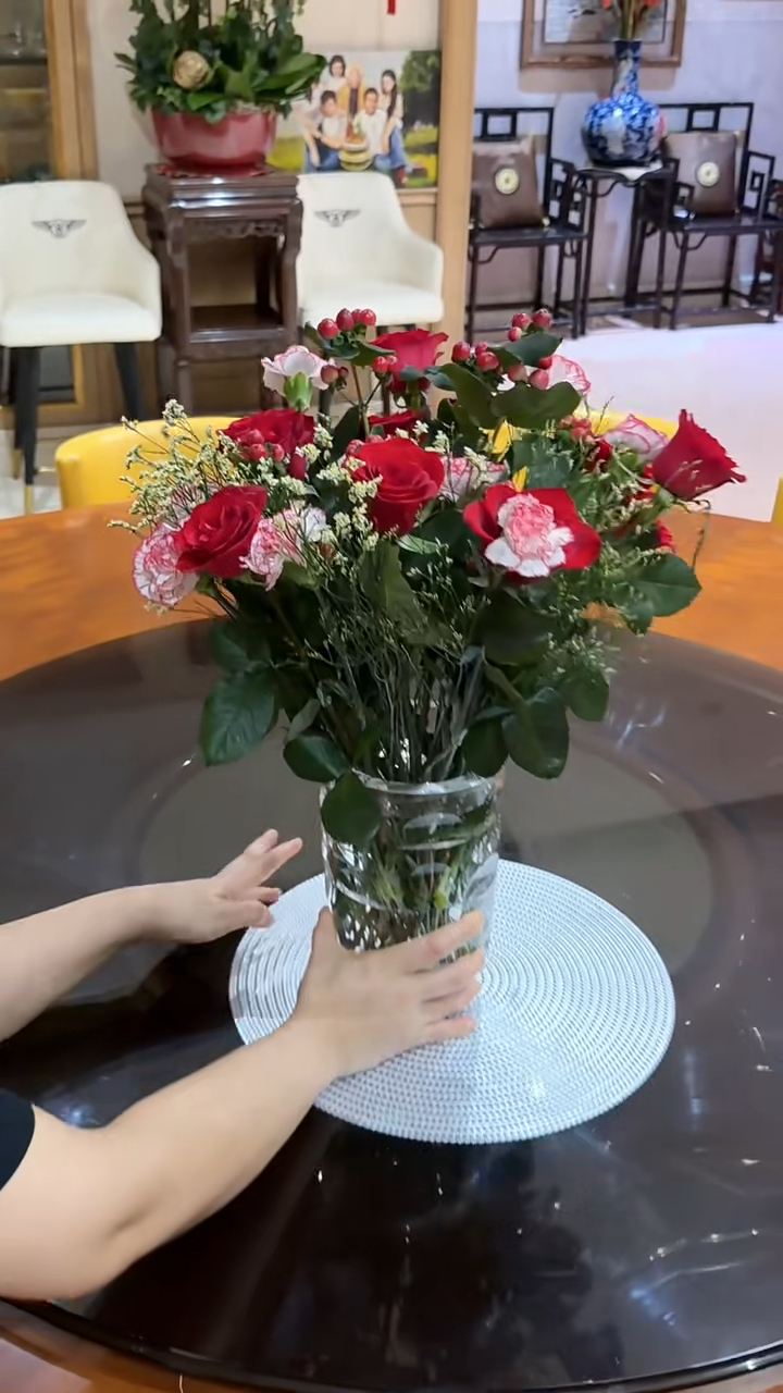 謝玲玲認為真正的情分無關名分與婚姻,沒有血緣的兩人早已是勝似親人的存在。