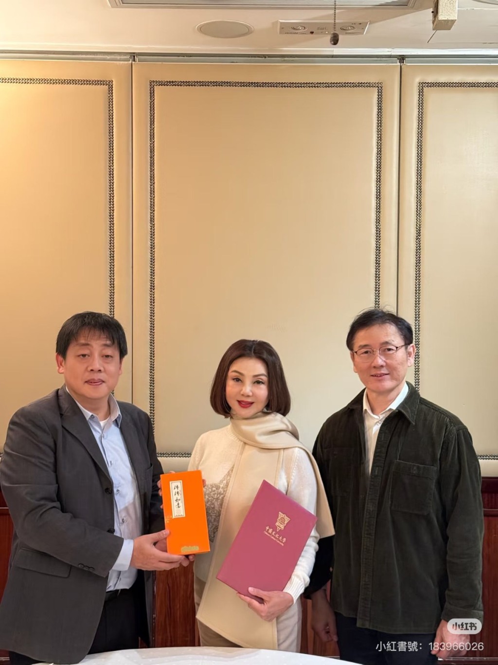 謝玲玲2024年6月獲台灣中國文化大學頒發「藝術卓越成就獎」及「傑出校友」榮譽。