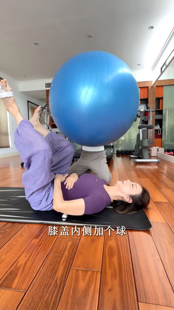 謝玲玲腳部的傷勢情況。