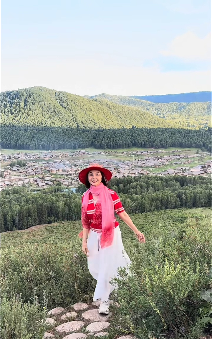 謝玲玲因為前往新疆旅遊,而未能出席細仔林孝能的雙碩士畢業禮。