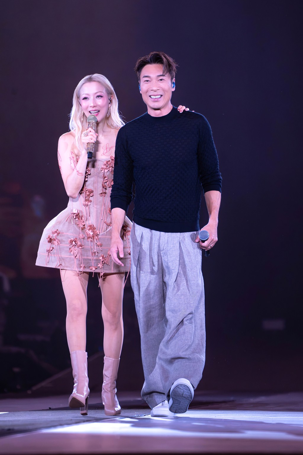 鄭秀文於第二場答謝會透露,原本演唱會並無安排嘉賓,最終邀請了許志安上台。