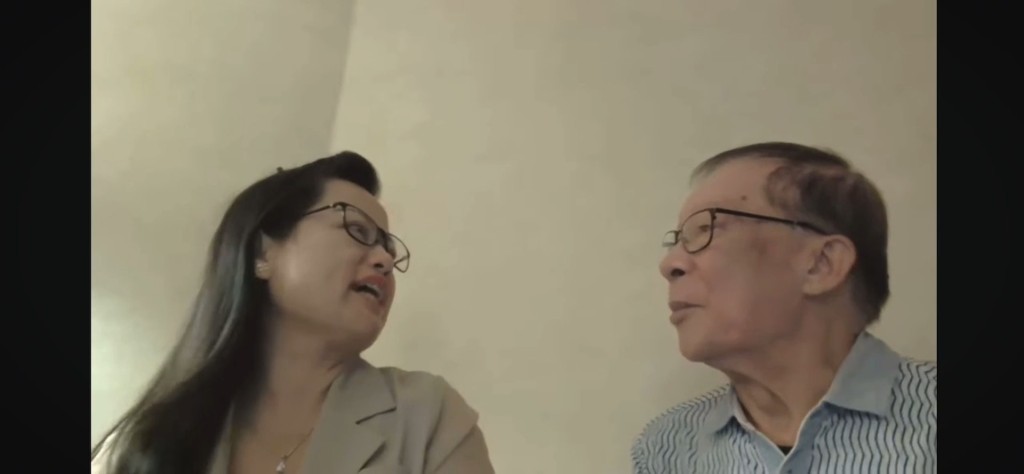 何太擔心會被反對他們的網民狙擊，隨即在直播中失控大怒。