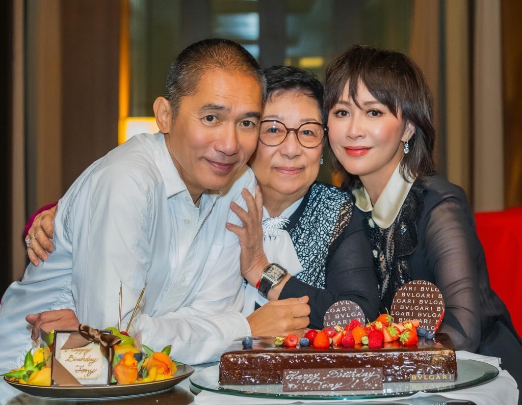 早年,梁朝偉媽媽與妹妹不時現身支持兒子,參與他的得獎慶功宴。