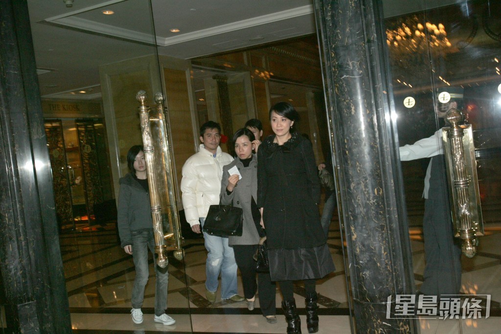 即使當時劉嘉玲尚未與梁朝偉結婚,她與梁媽媽的感情已非常好。