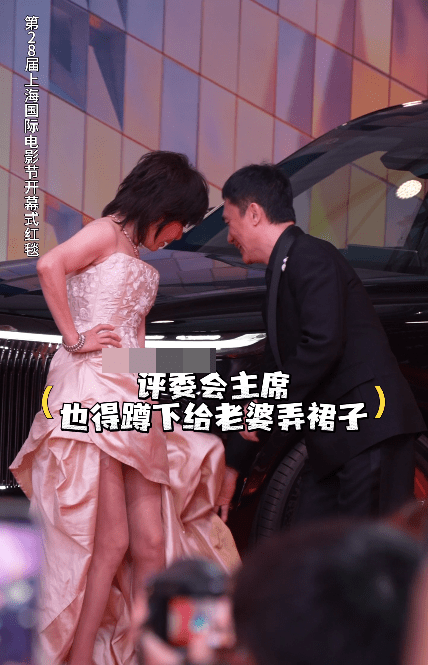 劉嘉玲似乎將梁朝偉的手輕輕甩開。