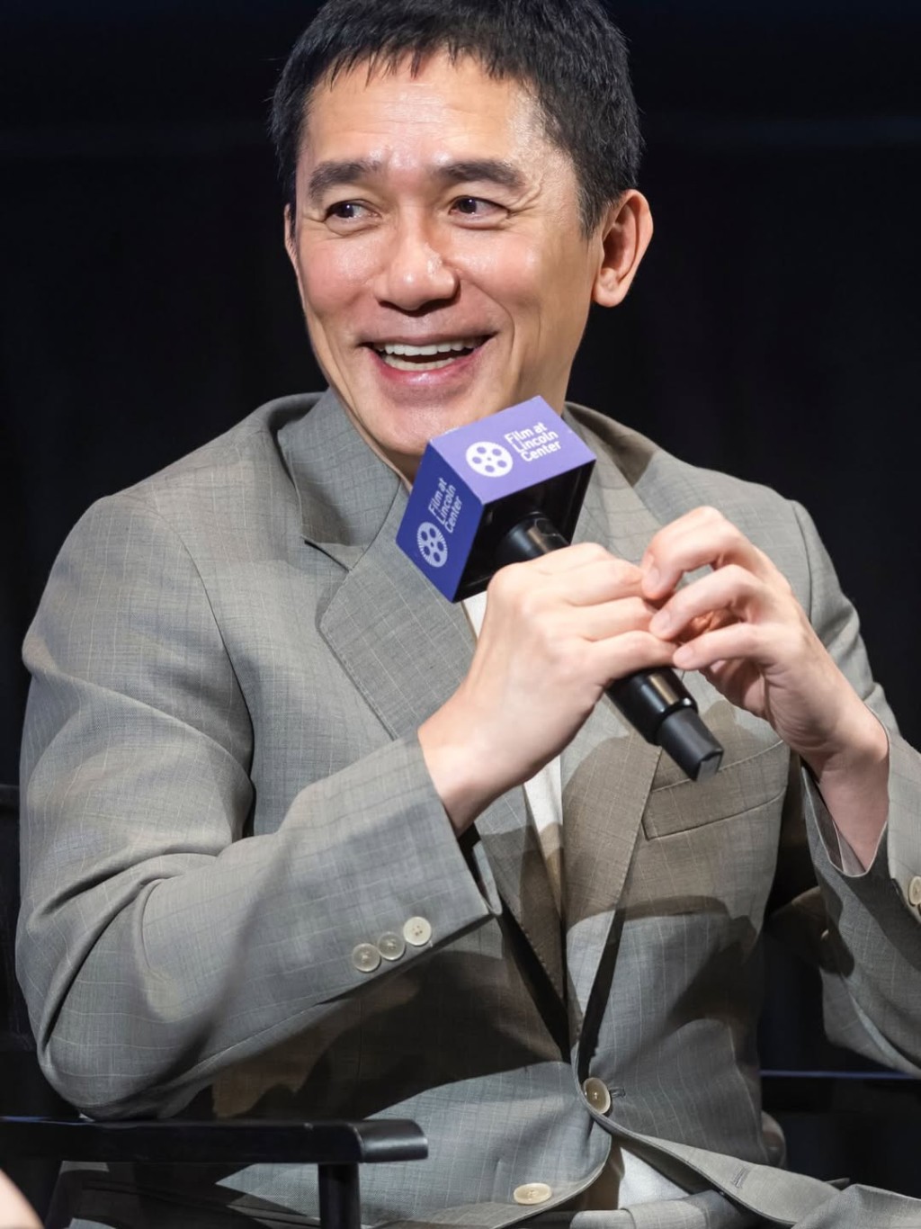 梁朝偉幽默地「投訴」導演王家衛。