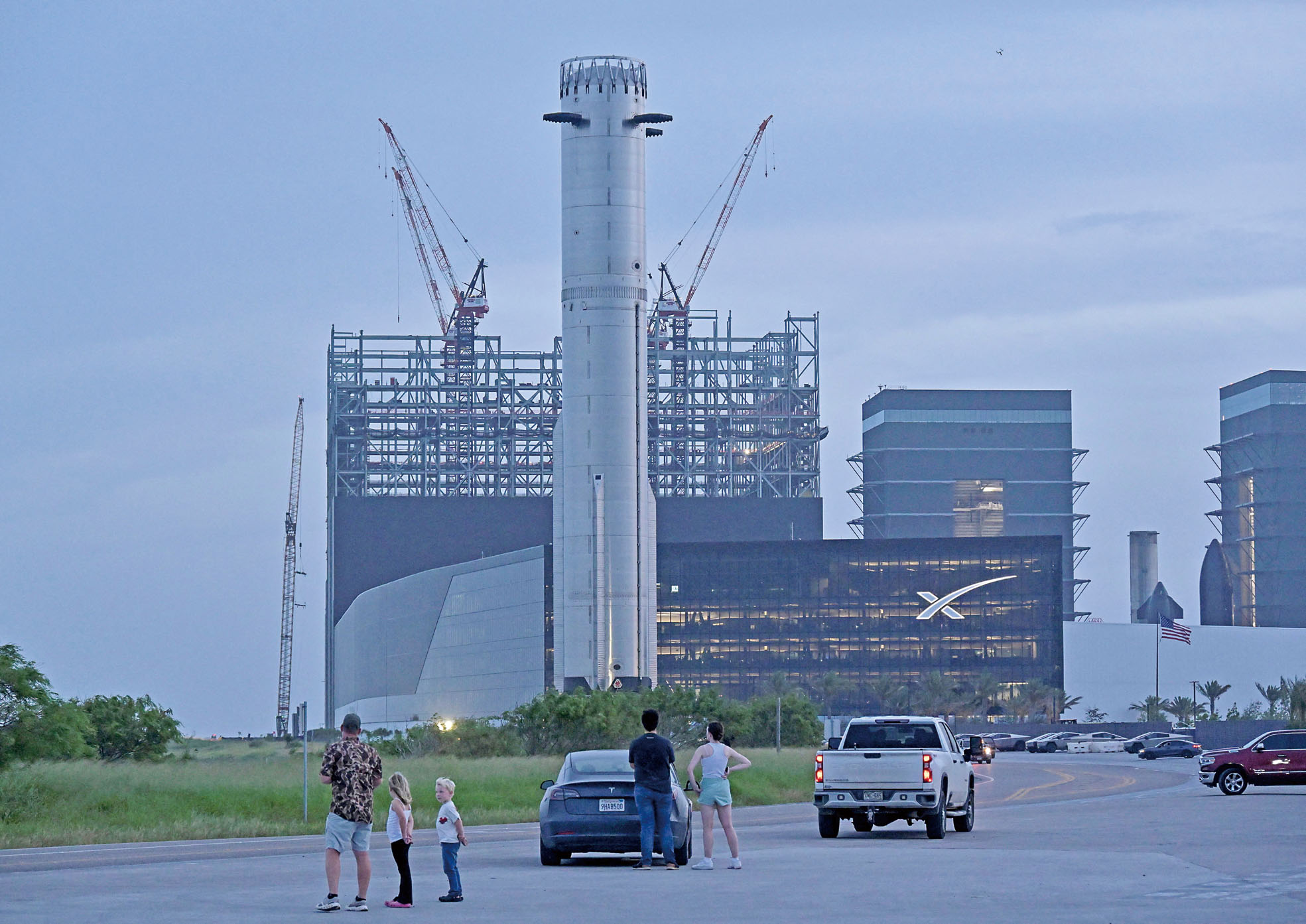 SpaceX在AI領域的擴張腳步並未停歇，圖為民眾早前聚集觀看試飛準備工作。路透社資料圖片