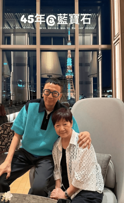 鄭丹瑞與太太沙律前往日本,慶祝結婚45周年紀念。