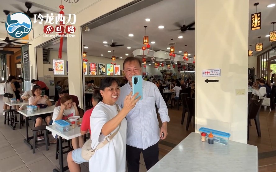 廖偉雄的「玲瓏西刀魚蛋檔」座無虛席。