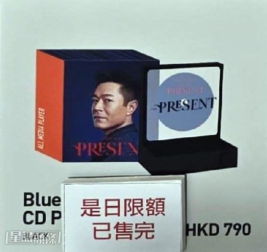 Pop-up store內的復古CD機成為人氣商品。