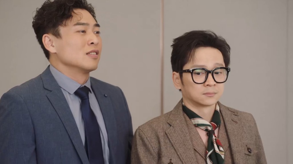 伍其昌(鄧智堅 飾)因歧視殘疾人被客戶趕走,更被舉報收回扣與性騷擾,最終被開除。