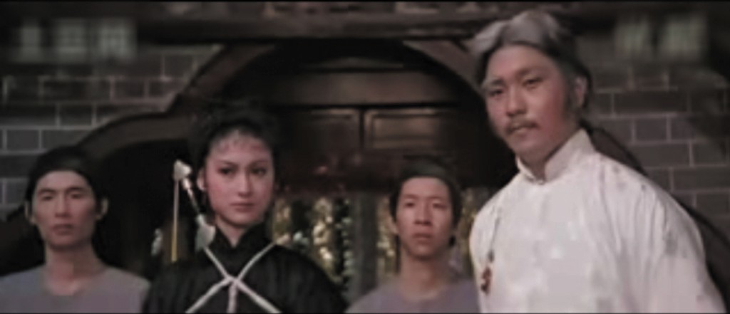 1982年,惠英紅(左二)憑電影《長輩》奪得首屆香港電影金像獎「最佳女主角」。