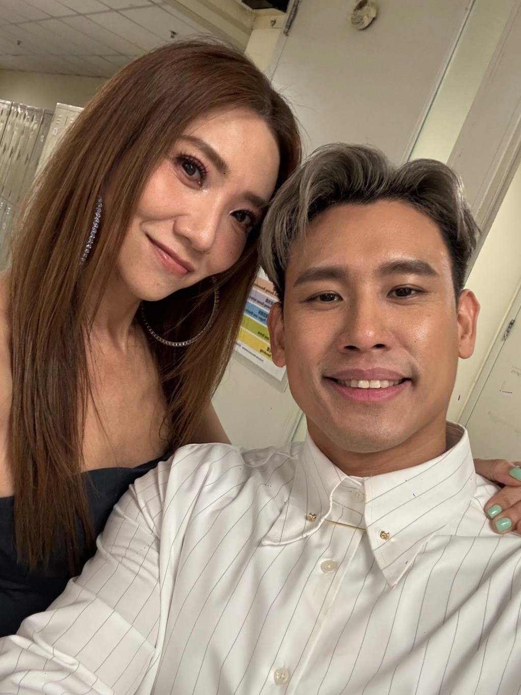 尹景順與節目主持車婉婉合照。