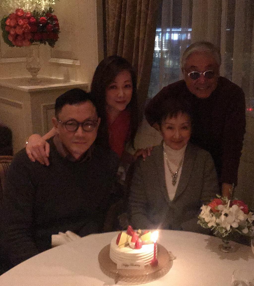 就連結婚周年也會一起慶祝。