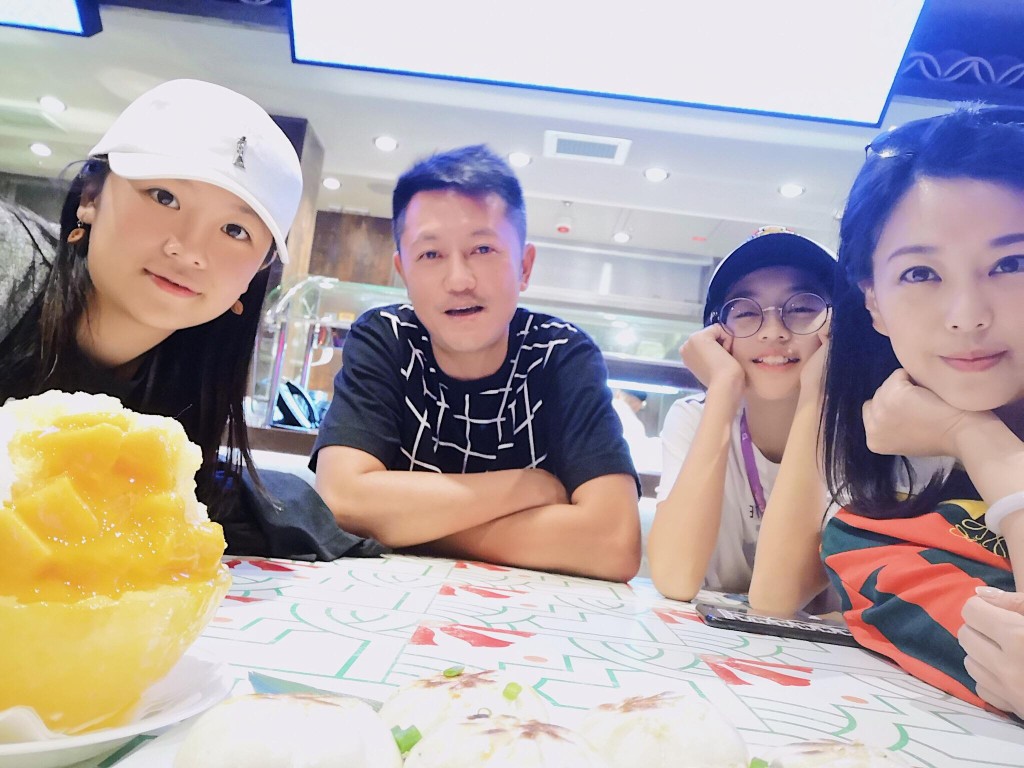 蘇志威大女越來越標致,細女則十分愛打扮。