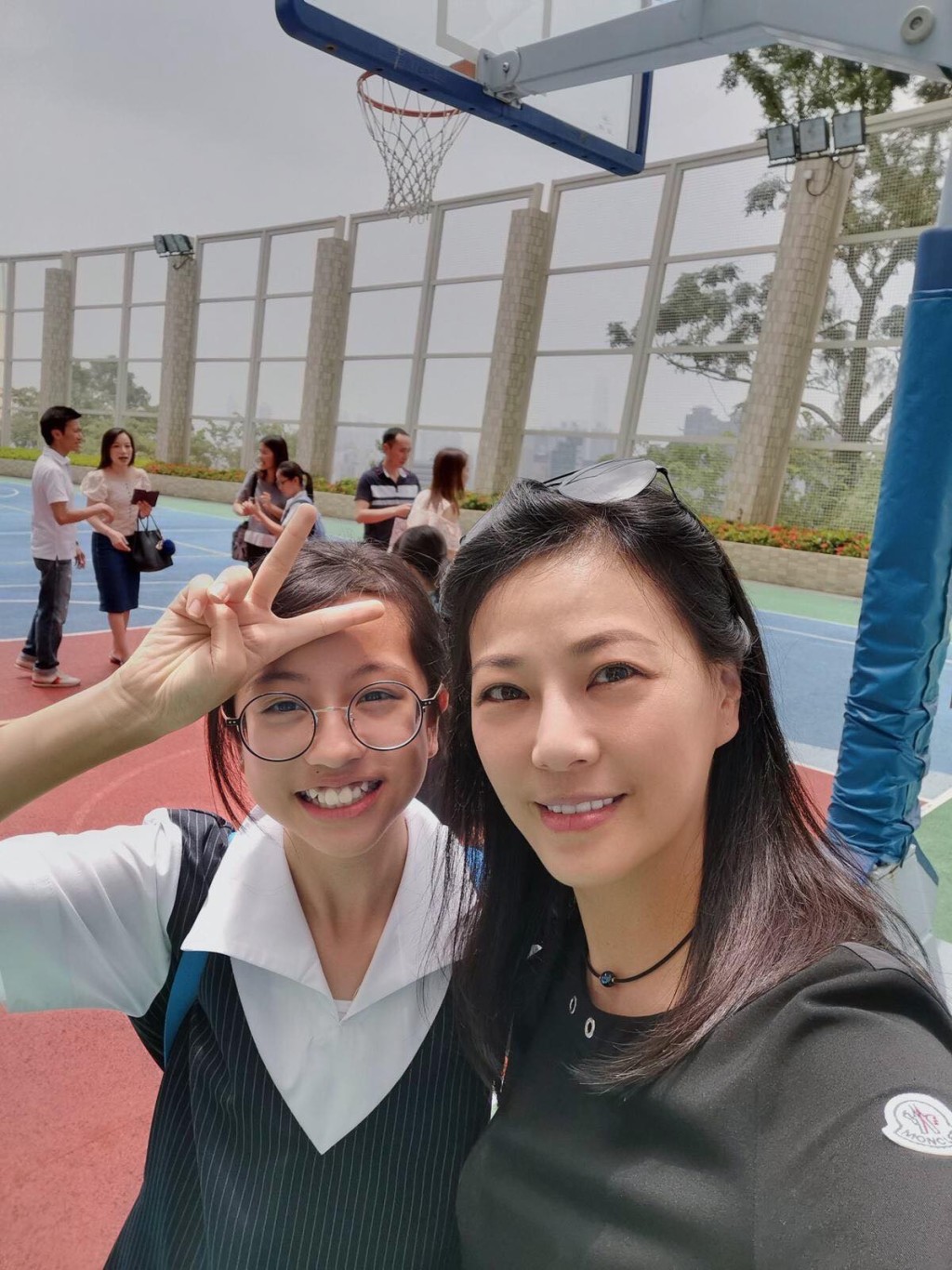 細女當年的模樣相當青澀。