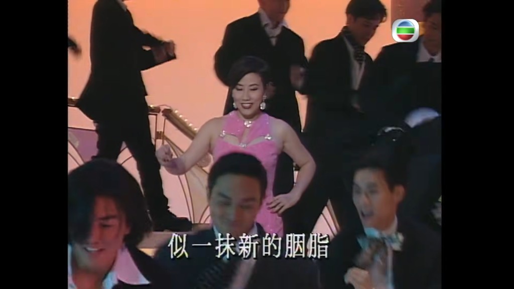 古天樂與汪明荃在演唱會台上重現經典舞步。