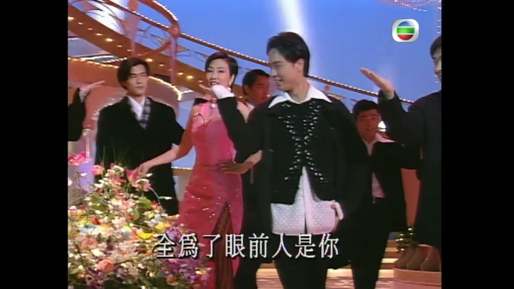 兩人合唱《熱咖啡》,勾起不少觀眾回憶。