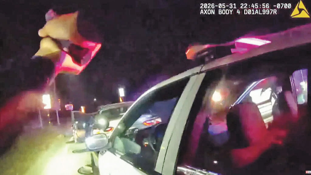 警方隨身攝影機拍下5月31日警員與搶劫案疑犯駁火的畫面,一名警員在槍戰中重傷。三藩市警察局
