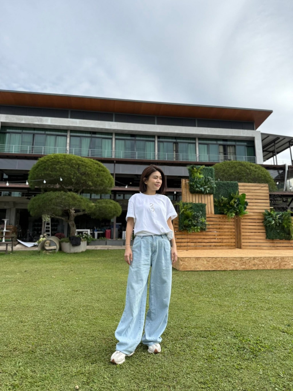 許雲妮分享性格內斂的父親，會在她練歌時假裝睡覺偷聽。