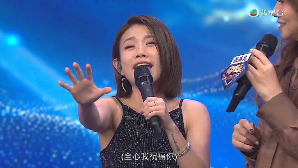 許雲妮挑戰演繹鄭秀文的名作〈捨不得你〉，帶來新鮮的聽覺感受。
