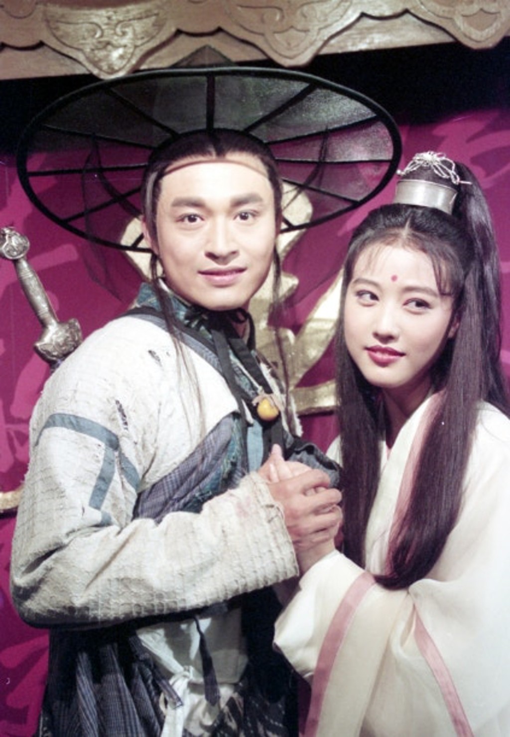 馬景濤曾與演員周海媚合作。