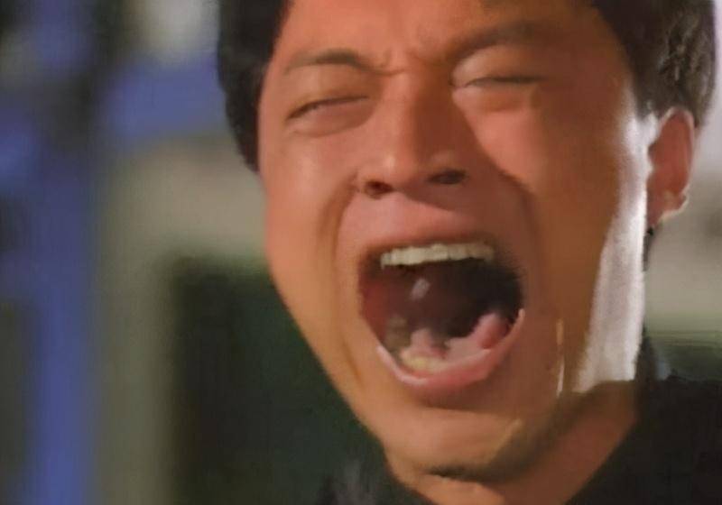 馬景濤的表演風格較為誇張。