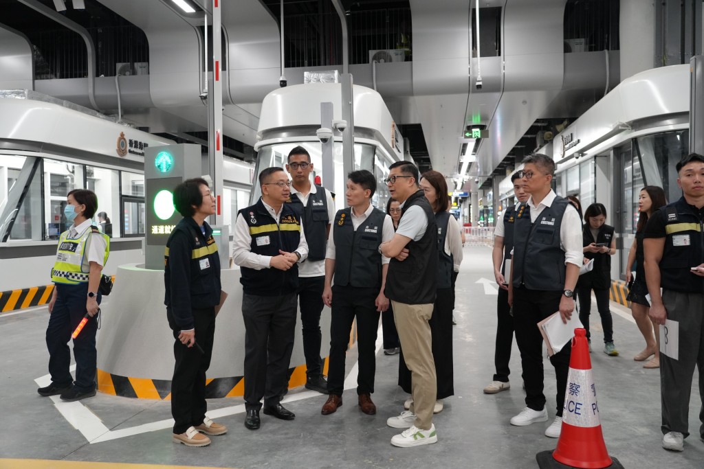 新皇崗口岸萬人壓力測試 首次加入車流模擬 檢討會議優化通關設施