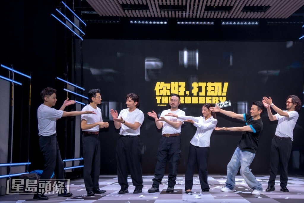 劉德華昨晚與導演魯文傑在後台最近距離欣賞表演，不時被演員的精采演出逗得開懷大笑，並拍掌附和。