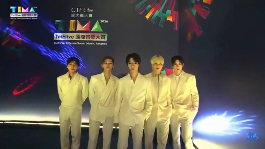 TOMORROW X TOGETHER（TXT）