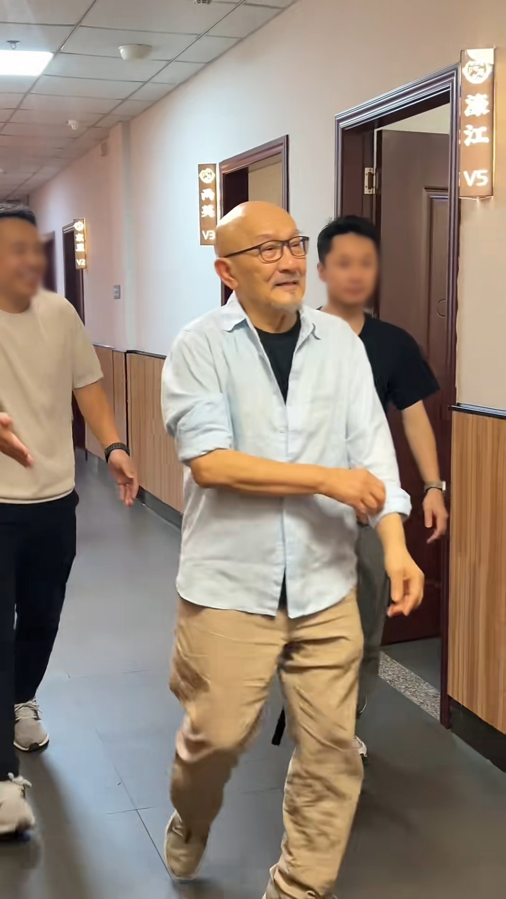 麥嘉近日在江門現身。