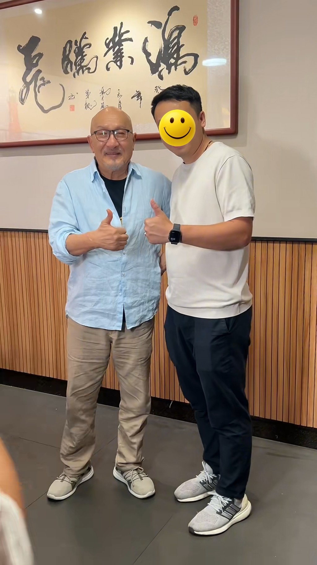 麥嘉外貌顯得相當年輕。