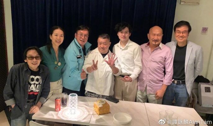 譚詠麟亦不時上載與麥嘉等人的聚會照。