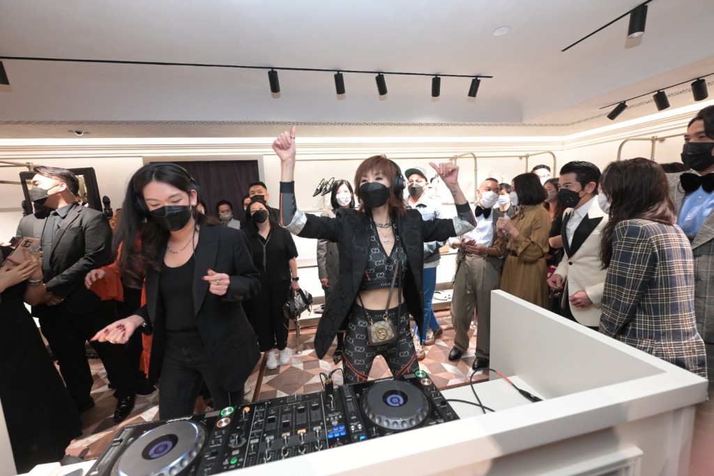 張曼玉曾為時尚活動擔任客席DJ。