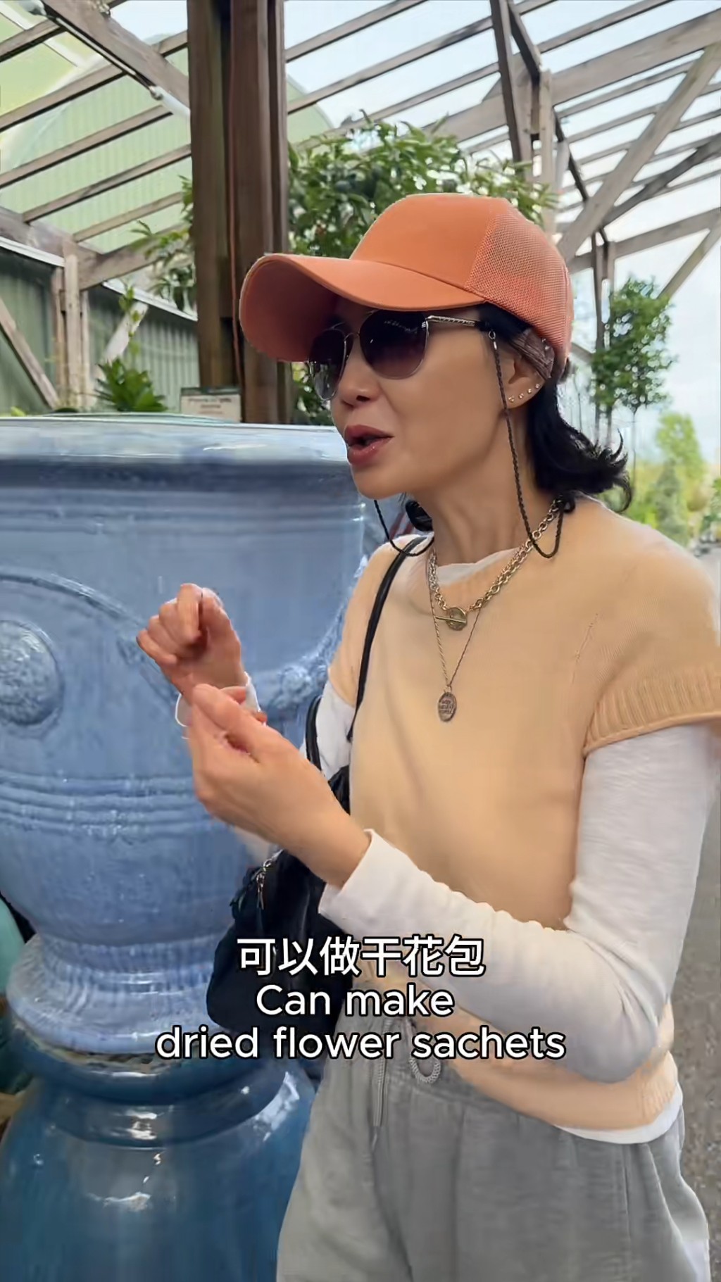 張曼玉對於花園完工充滿期待。