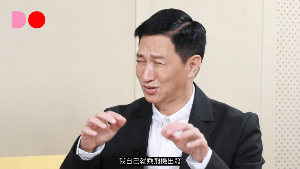 張家輝主動分享夫妻小故事,指剛加盟TVB時曾偷偷飛到內地,探訪當時仍是女友的關詠荷班。
