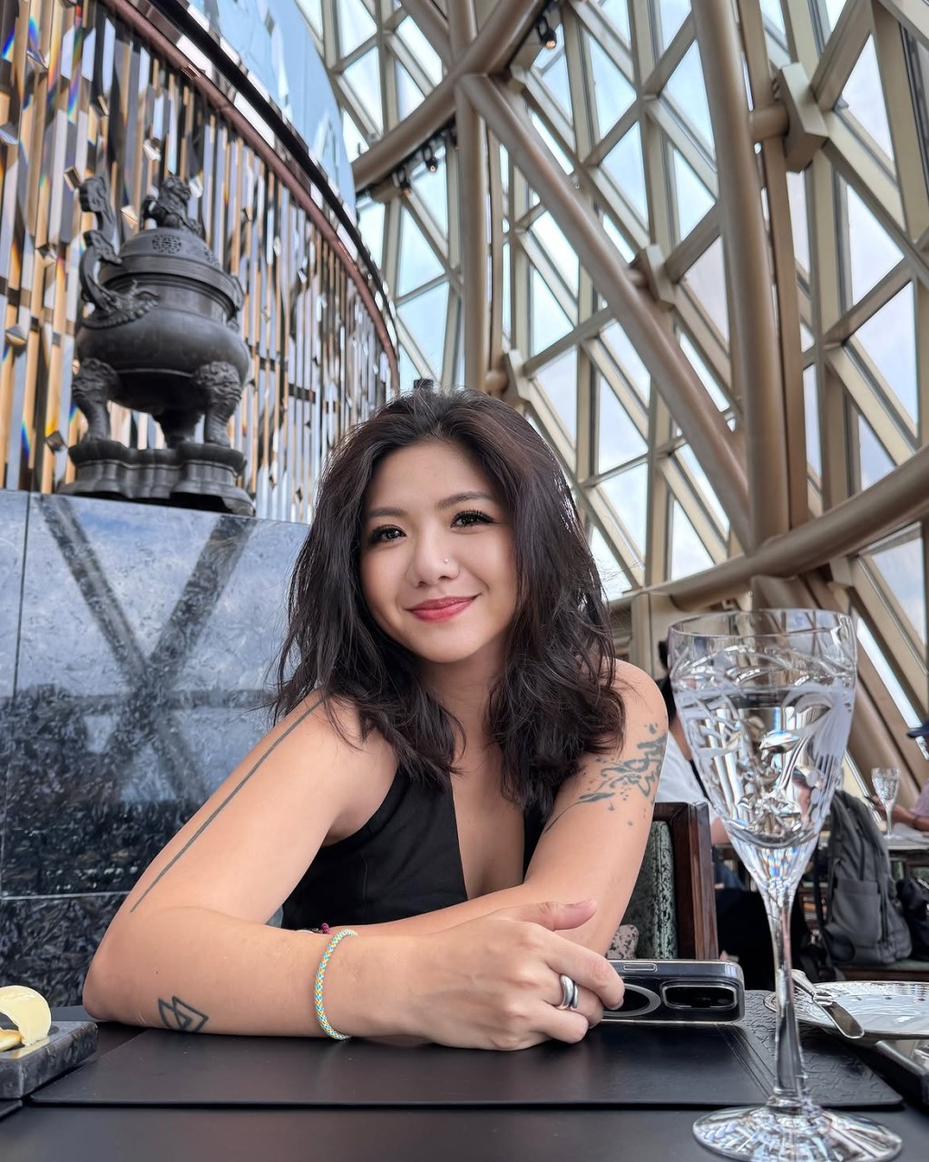 蔡宓婕相貌娟好。