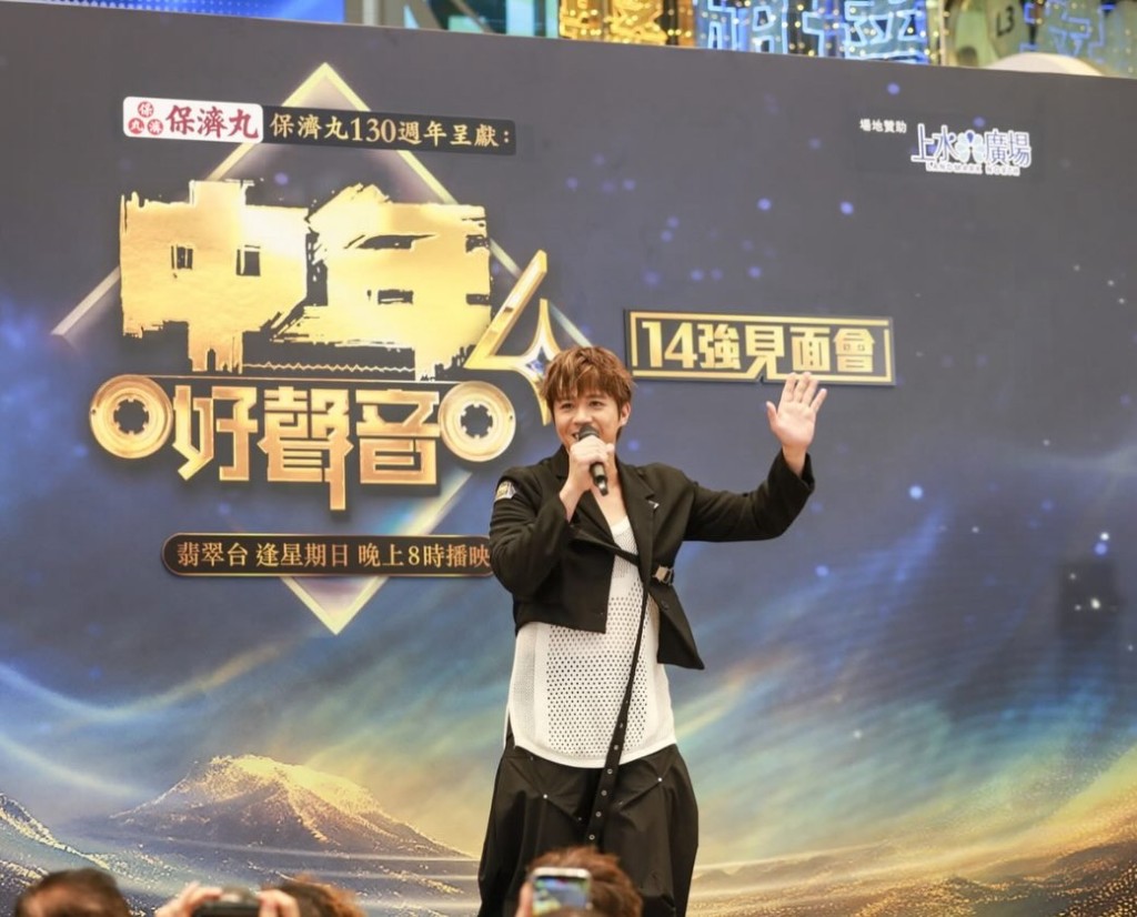 吳亦偉出生於音樂世家,父親及姊姊均是歌手。