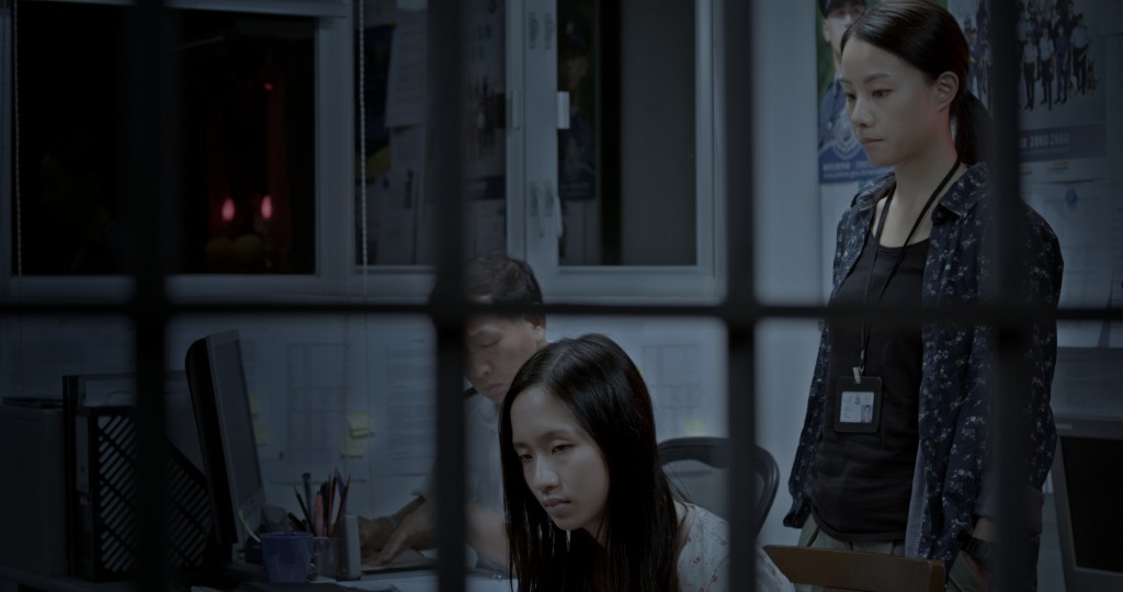 在電影《藍天白雲》中，寶珮如需要被飾演她女兒的梁雍婷掌摑。