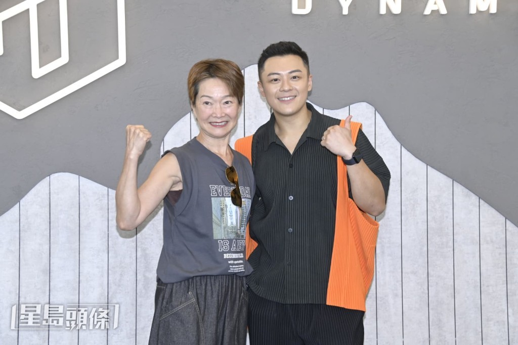 譚玉瑛亦有到場支持關曜儁的新店開幕。