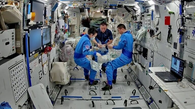 神舟廿三號乘組駐留近三月 完成視力測驗等多項在軌科研任務