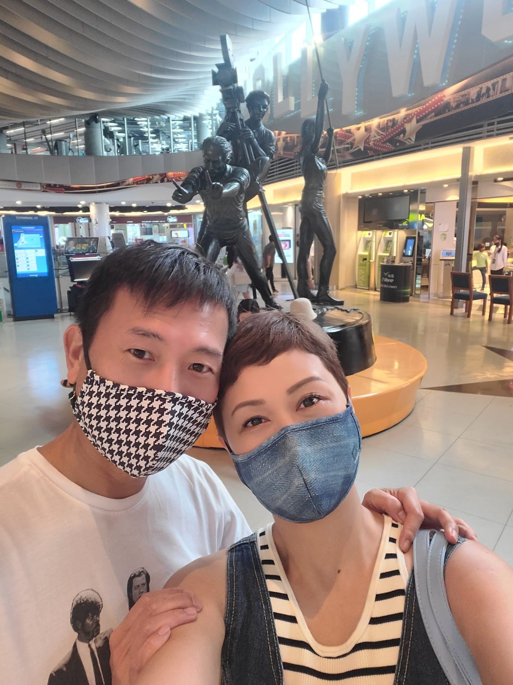 他們當時購入的曼谷市區單位,鄰近BTS車站,交通便利。