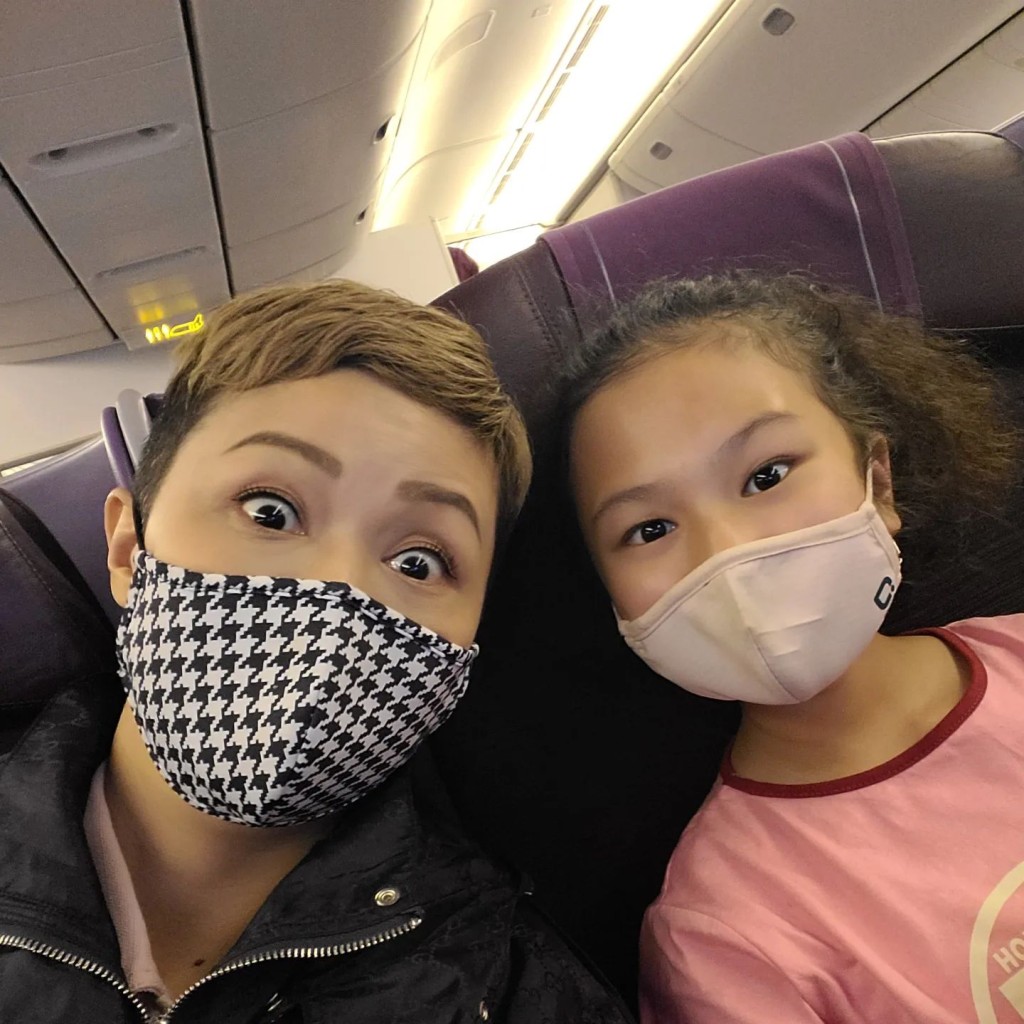 羅敏莊曾在社交媒體分享與女兒抵達泰國的照片,表示會努力適應新生活。