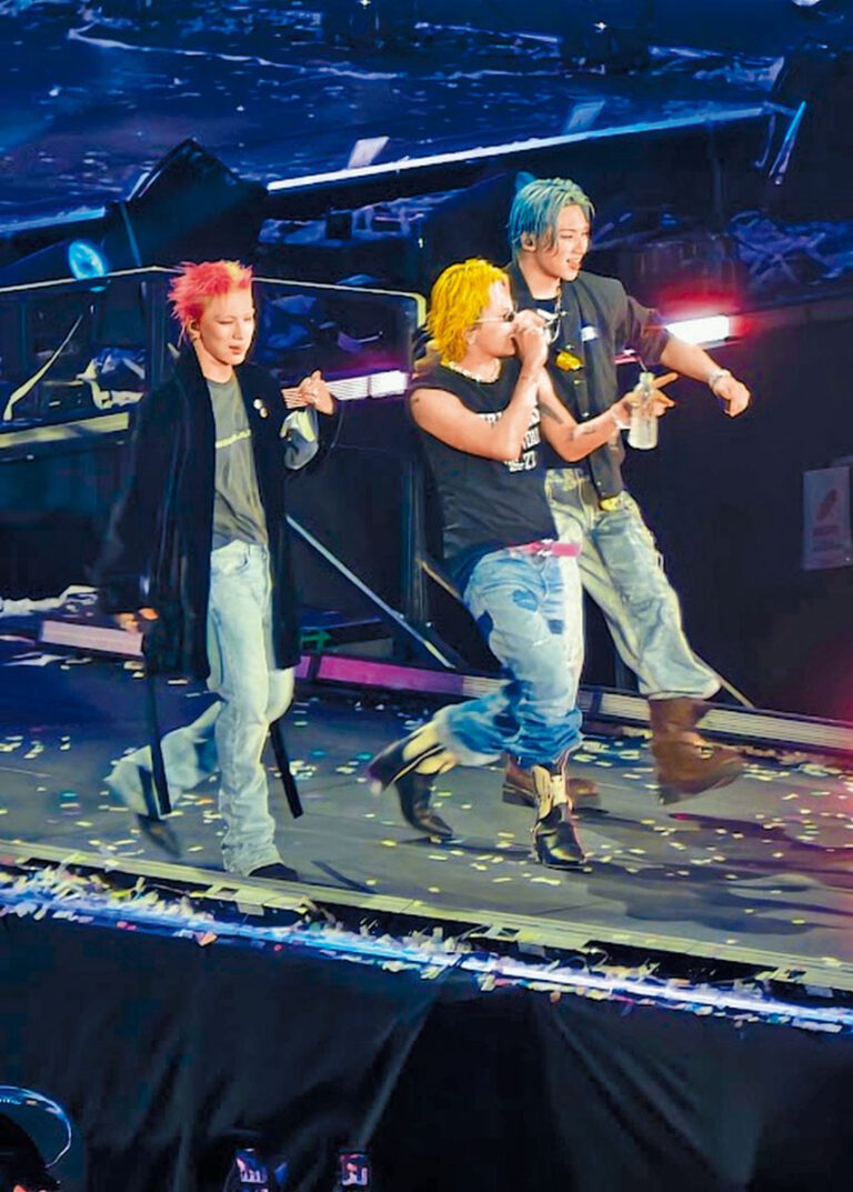 ■BIGBANG慶祝出道20周年而舉辦的世界巡唱，前晚在韓國高陽開鑼。 微博圖片