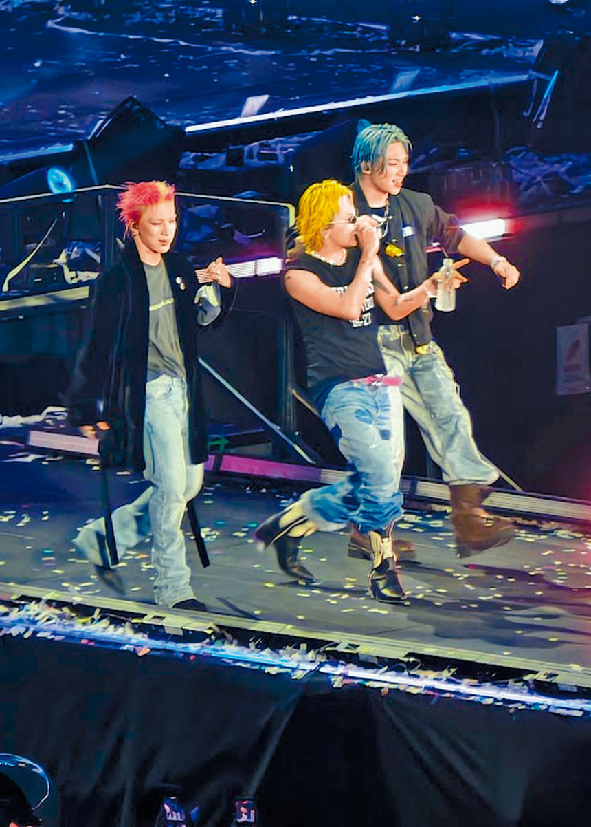 ■BIGBANG慶祝出道20周年而舉辦的世界巡唱,前晚在韓國高陽開鑼。 微博圖片