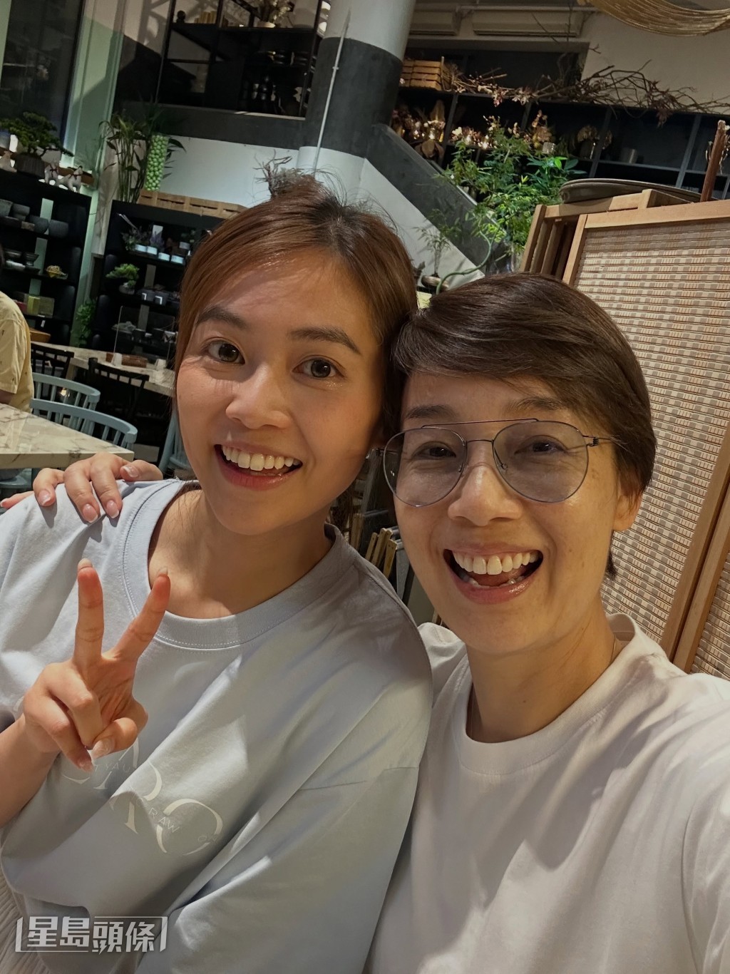 江美儀透露早前與郭柏妍飯聚,大讚對方越來越瘦和漂亮。