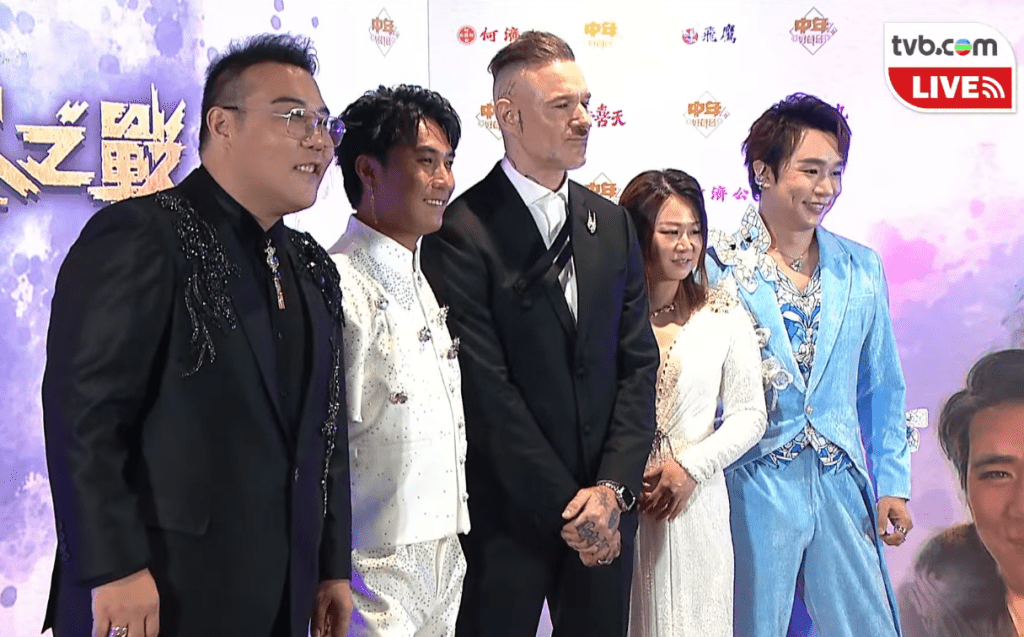《中年好聲音》第三季的劉洋、李金凱、占士丁丁、陳芷盈與王鄭浚仁合影。