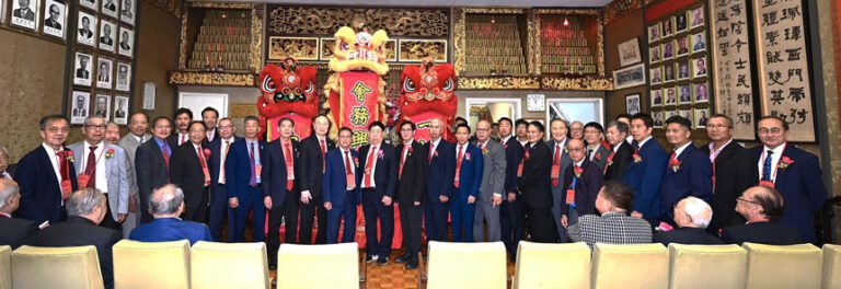 全美李氏首長及代表在總公所祭祖後合影。馬紅兵攝