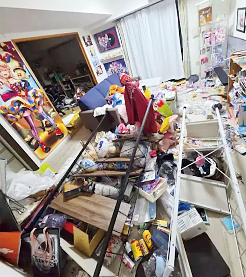 地震帶來強烈震感，有市民家中櫃子倒塌。網上圖片